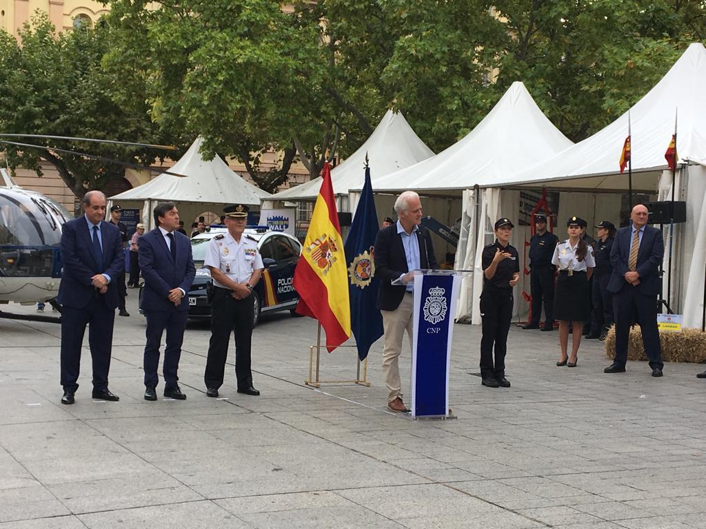 Alcalde_Inauguración expo Policía - copia