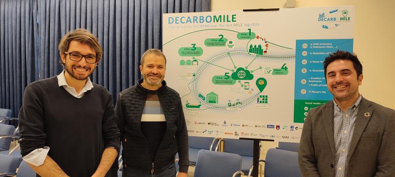 Antoine Redal_coordinador de Decarbomile - Jaime Caballero_concejal de Desarrollo Urbano Sostenible - Álex Dorado_consejero de Sostenibilidad del GLR (19-1-23)
