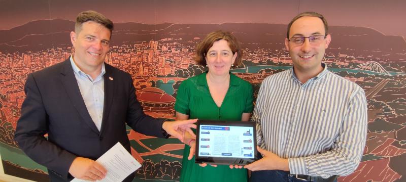 Kilian Cruz-Dunne_concejal de Festejos - Isabel Murillo_responsable Archivo Municipal - Adrián Calonge_concejal de Patrimonio (3-6-22)