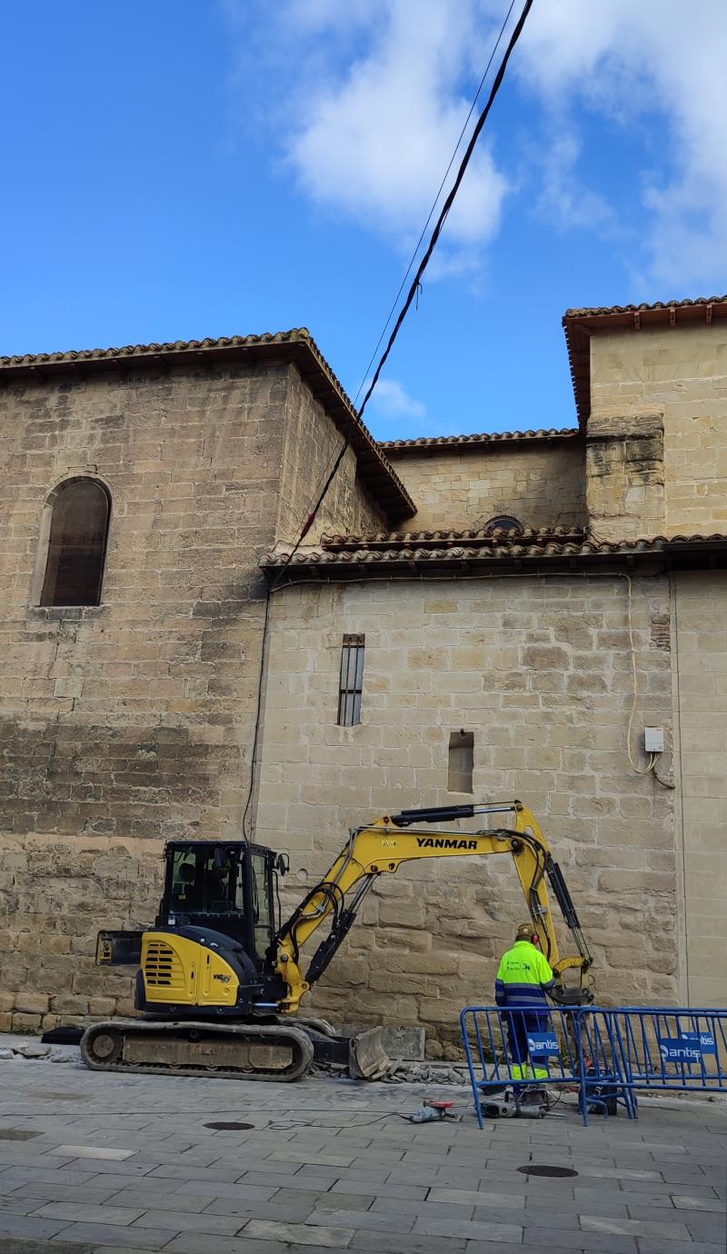 Soterramiento línea eléctrica Pza