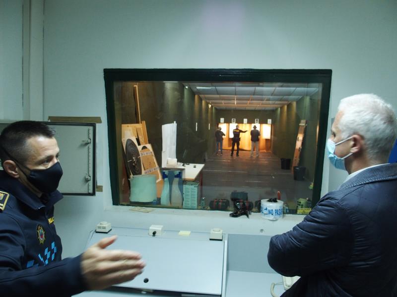 Visita del alcalde al campo de tiro de la Policía Local_1