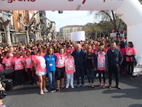 La alcaldesa en la salida de la carrera