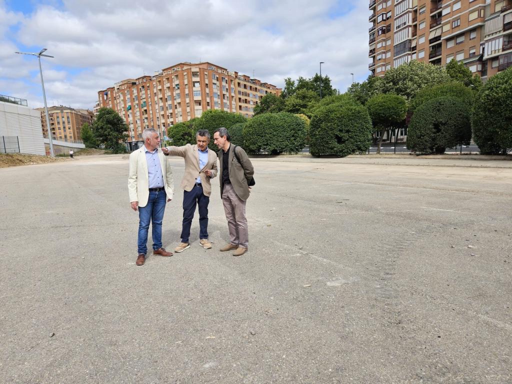 Imagen Avanzan los trabajos de adecuación del entorno y de la nueva zona de aparcamiento anexa a la nueva estación de autobuses