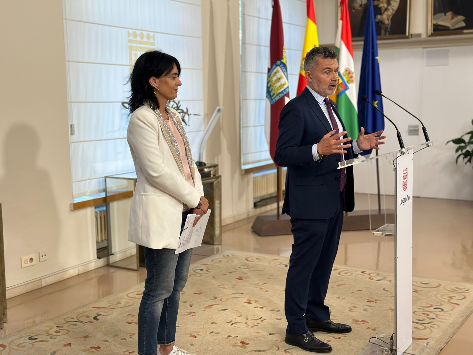 Imagen El Ayuntamiento de Logroño mejorará la atención a personas mayores con una oficina senior en el centro y un punto especializado en sus oficinas