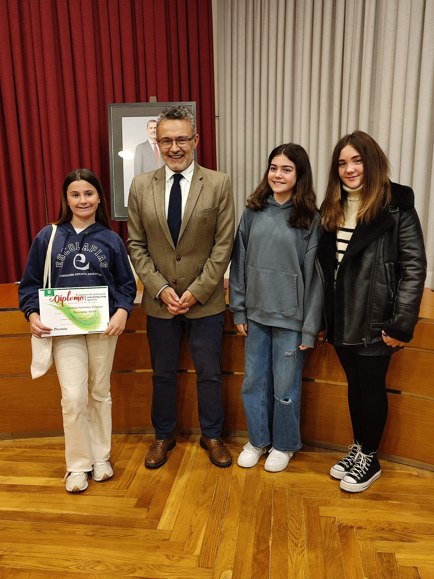 Imagen Más de 300 trabajos de 14 centros educativos de Logroño concurrieron al certamen sobre la Constitución Española que se ha premiado esta tarde en el Ayuntamiento
