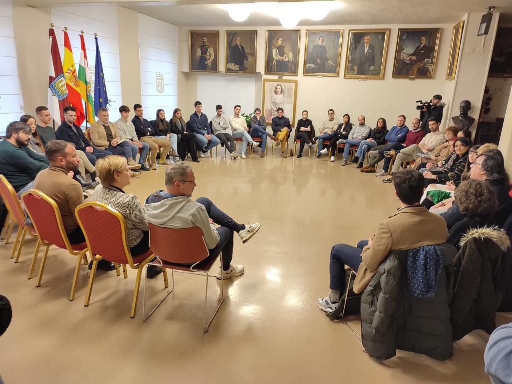 Imagen El alcalde de Logroño ha anunciado esta mañana la creación de una red de talento joven logroñés para contar con su visión en temas de futuro