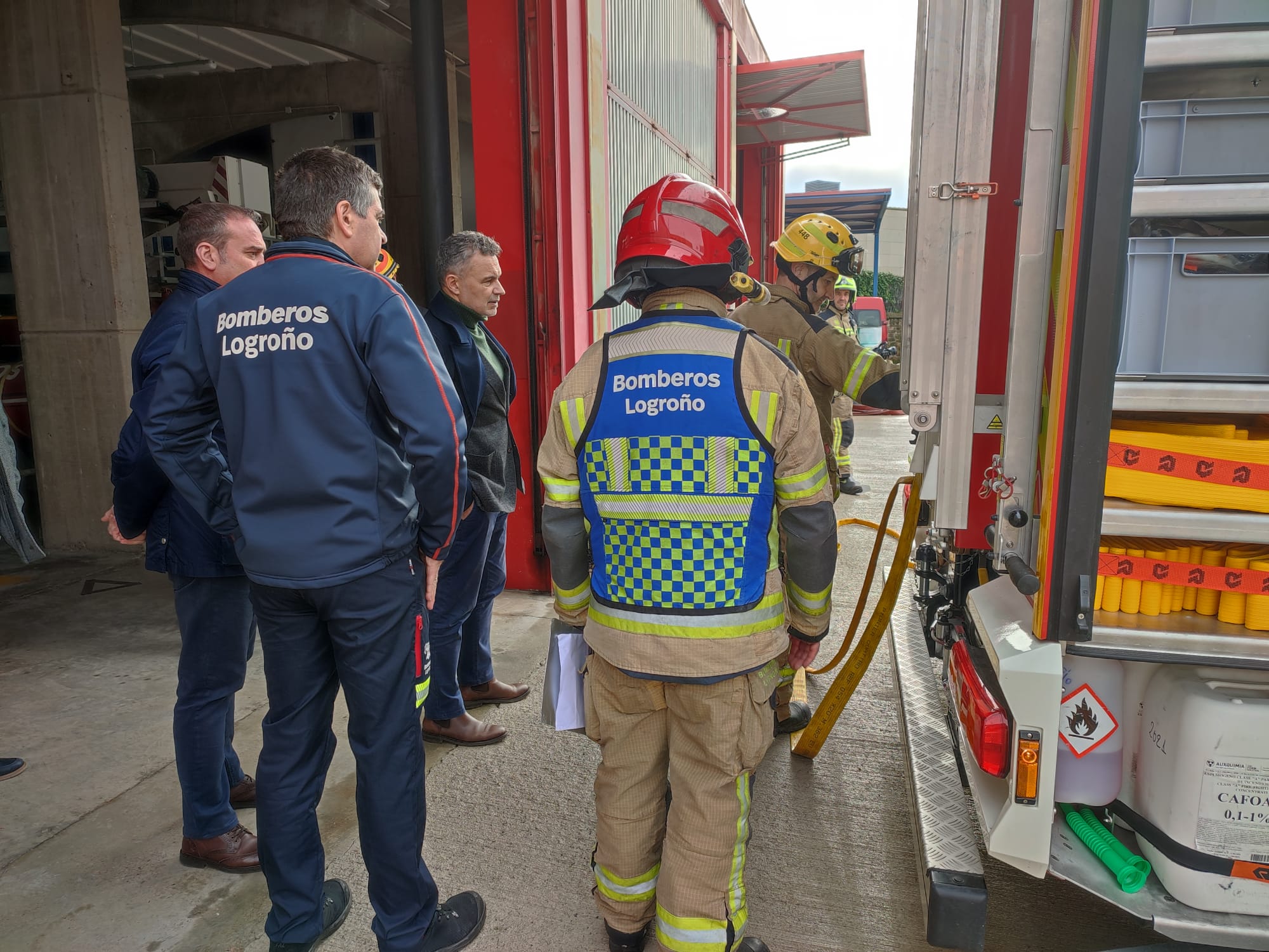 Imagen El alcalde de Logroño elogia el trabajo y la dedicación de Policía Local, Bomberos, Protección Civil y Logroño Limpio