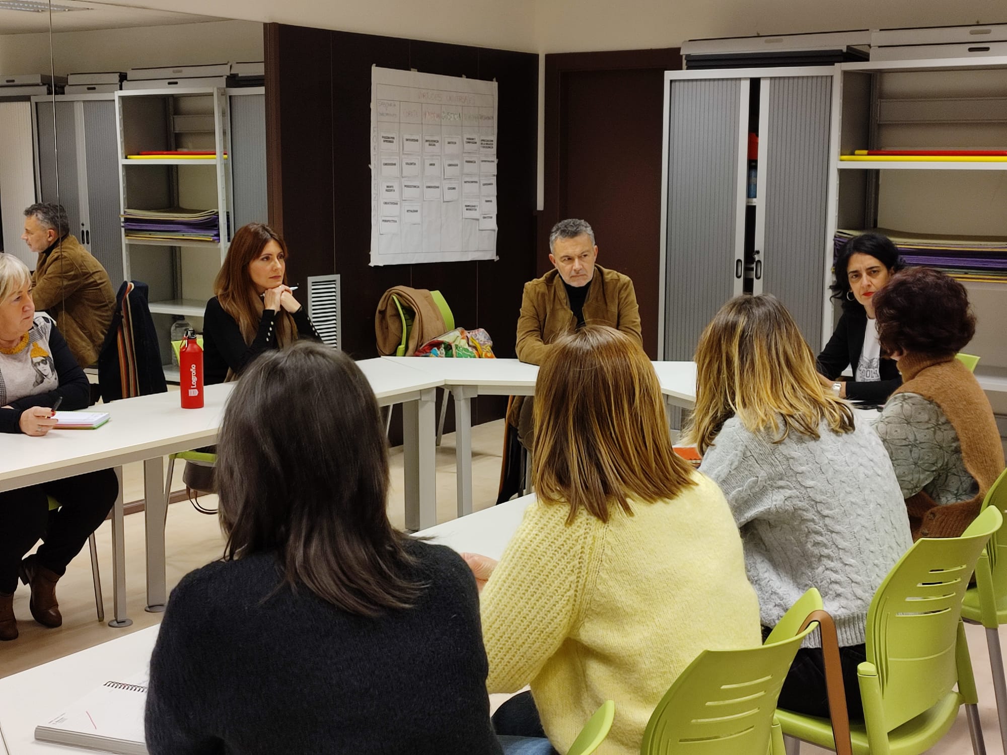 Imagen El alcalde de Logroño avanza en una reunión con servicios sociales medidas para potenciar la detección y prevención de la soledad no deseada