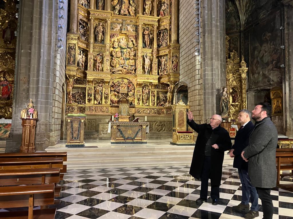 Imagen Escobar visita la iglesia de Palacio tras las últimas obras de restauración y reitera el “firme compromiso” del Ayuntamiento con la preservación y puesta en valor del patrimonio de la ciudad