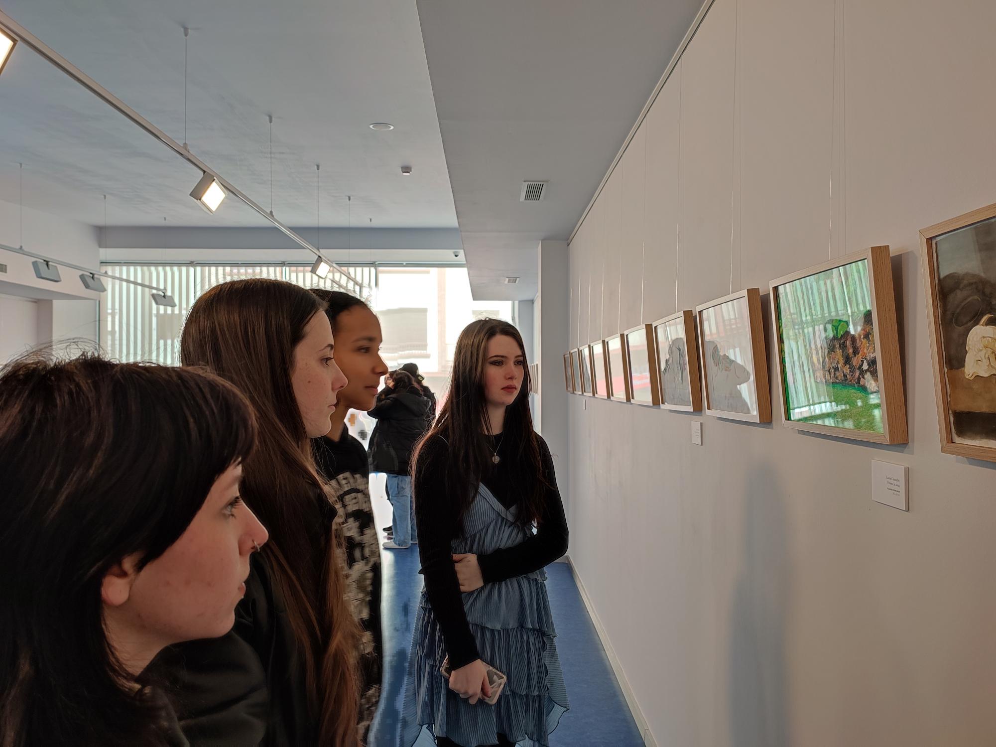 Imagen La Biblioteca Rafael Azcona acoge dos exposiciones del alumnado del Bachillerato de Artes del IES Batalla de Clavijo