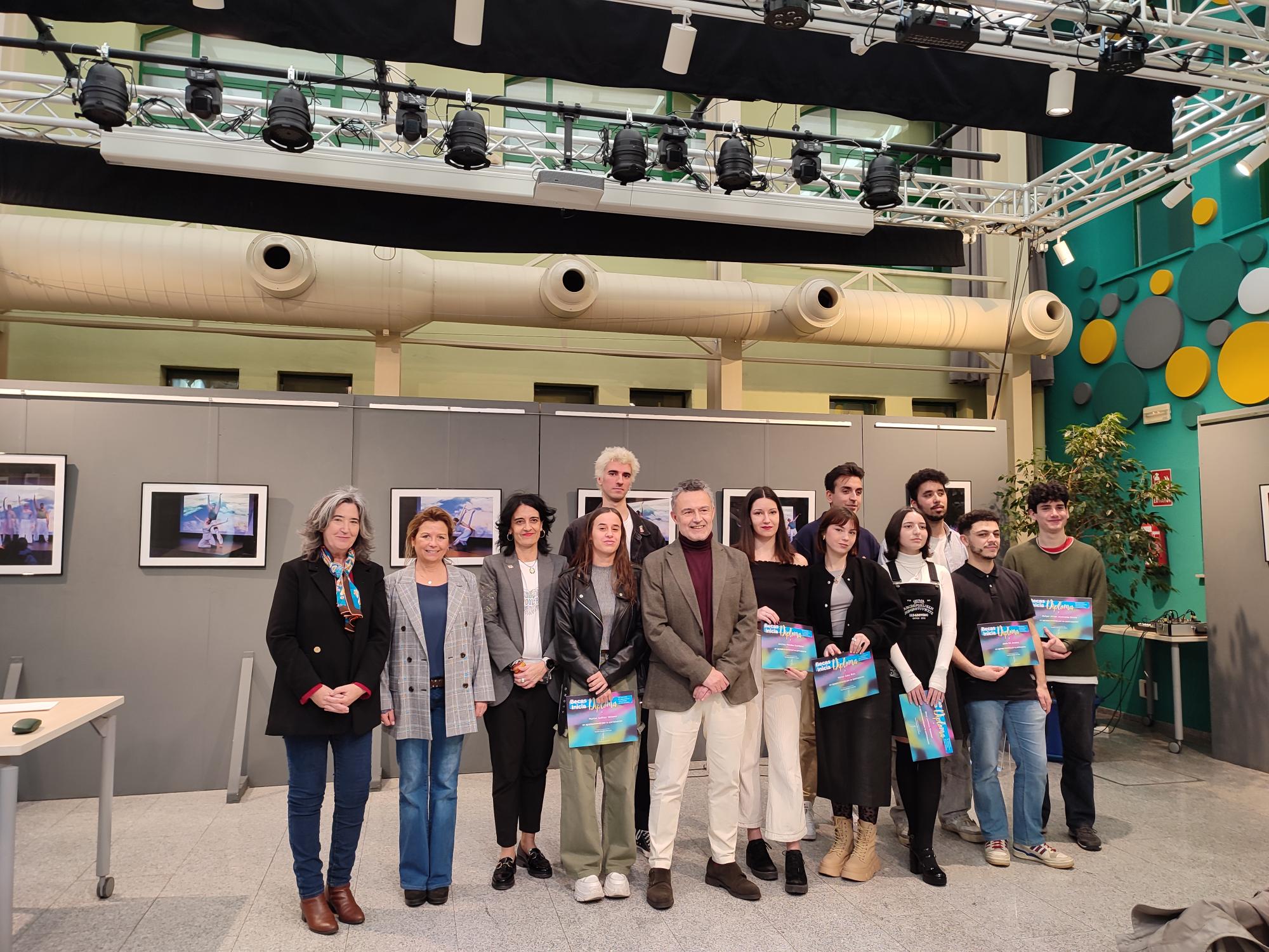 Imagen El alcalde entrega los premios del VIII Concurso  Becas Inicia de Ideas Jóvenes 2023 destinados a “ofrecer oportunidades a nuestro talento joven”