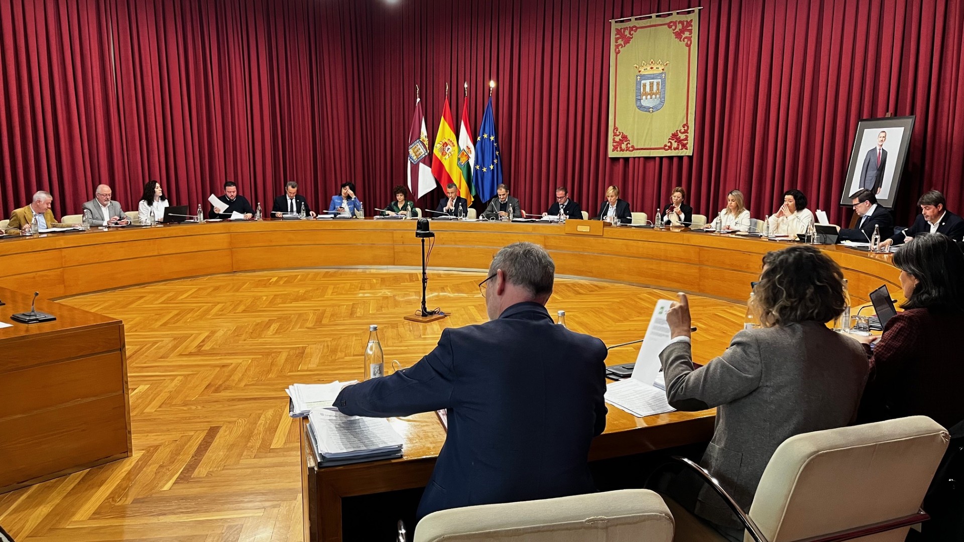 Imagen El Ayuntamiento aprueba por unanimidad modificar el Plan General para regular las instalaciones de producción de energía renovable a partir de fuentes renovables sin deterioro del entorno