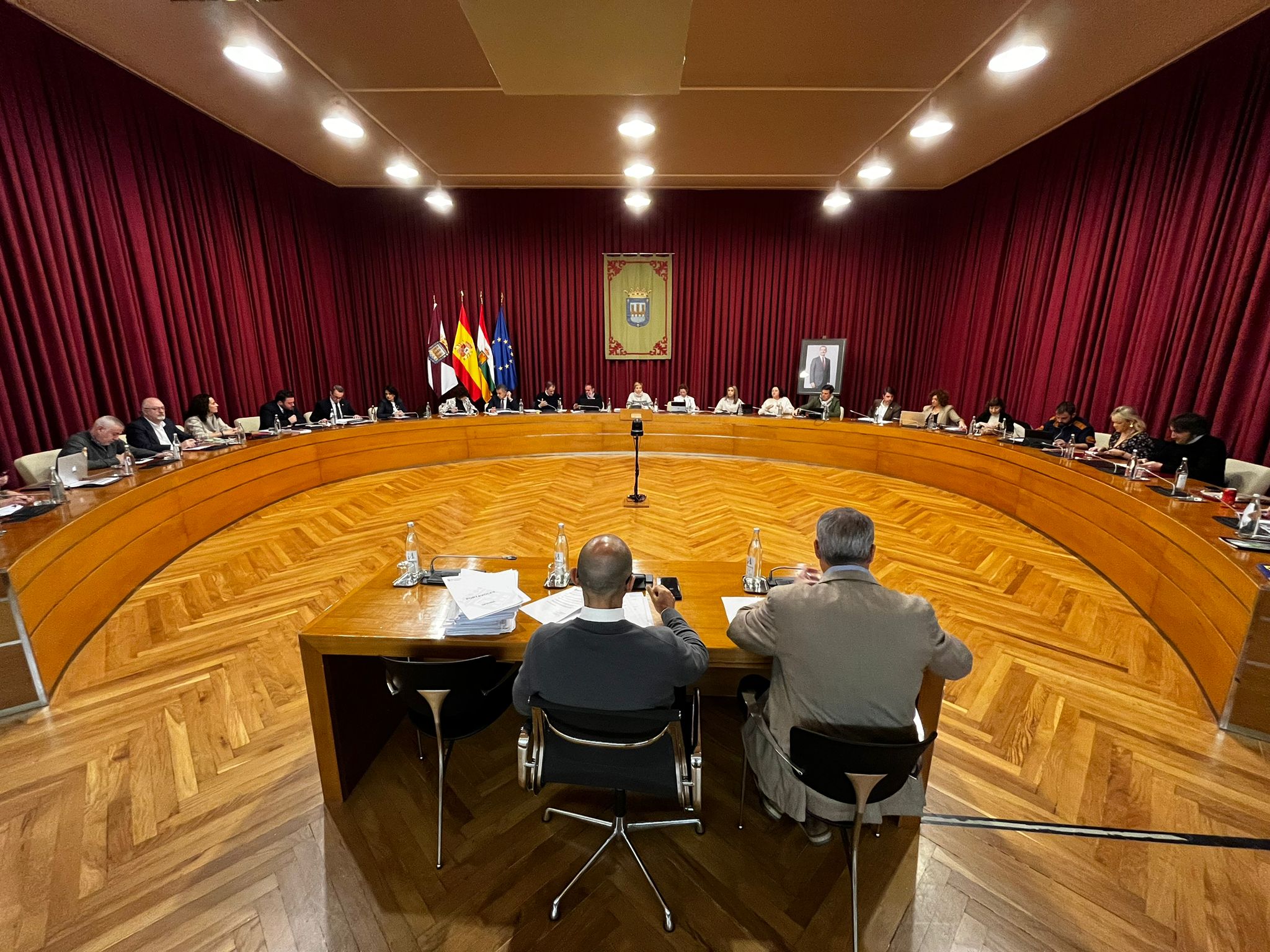 Imagen El Pleno del Ayuntamiento aprueba la rehabilitación del escudo y la bandera de Logroño, así como la oficialización del himno de la ciudad