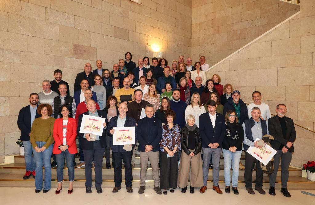 Imagen El Ayuntamiento de Logroño homenajea a los funcionarios jubilados en 2024 y a los que llevan 25 años en servicio activo