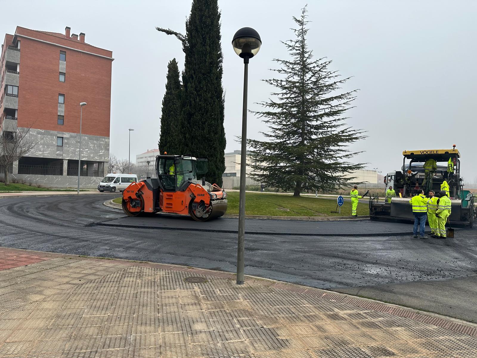 Obras de asfaltado en Manuel de Falla