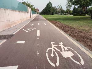Imagen El nuevo carril ciclopeatonal de La Guindalera mejora la conectividad de las infraestructuras ciclistas, que se seguirá reforzando con el Plan de conexiones
