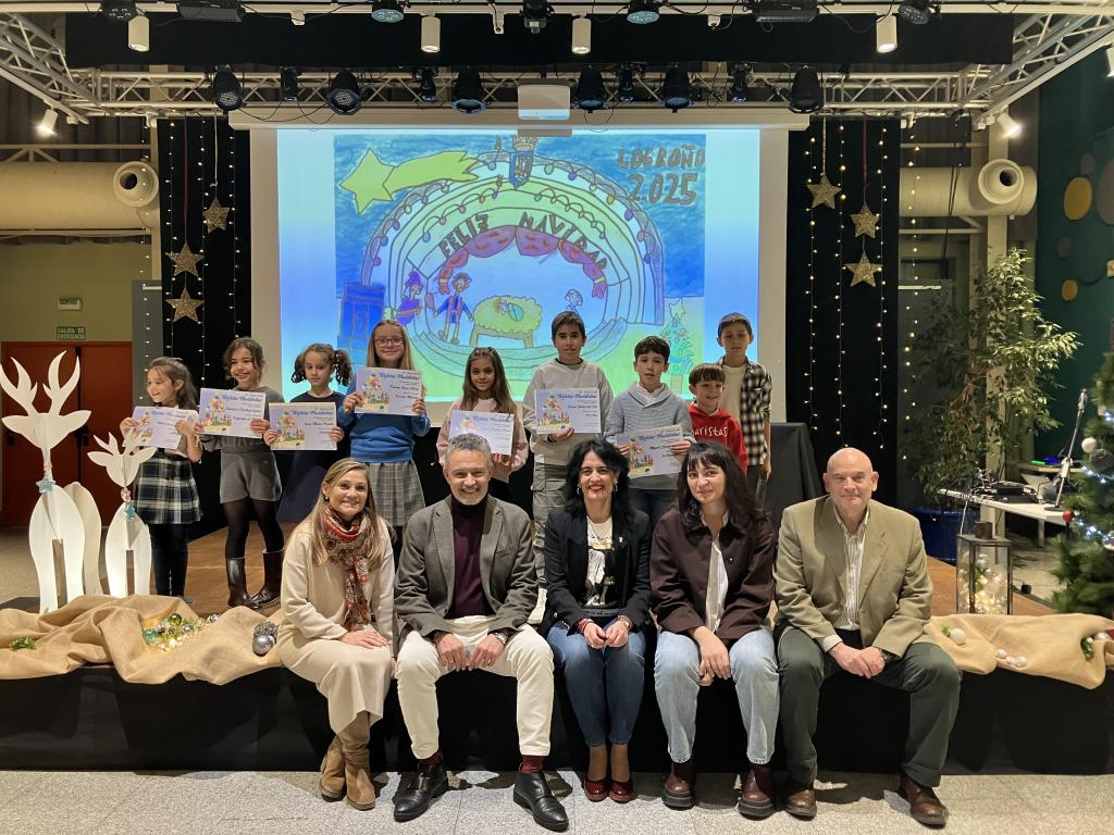 Imagen El alcalde de Logroño entrega el primer premio del Concurso de Tarjetas Navideñas a Lucía Moneo Peralta, del colegio Escolapios