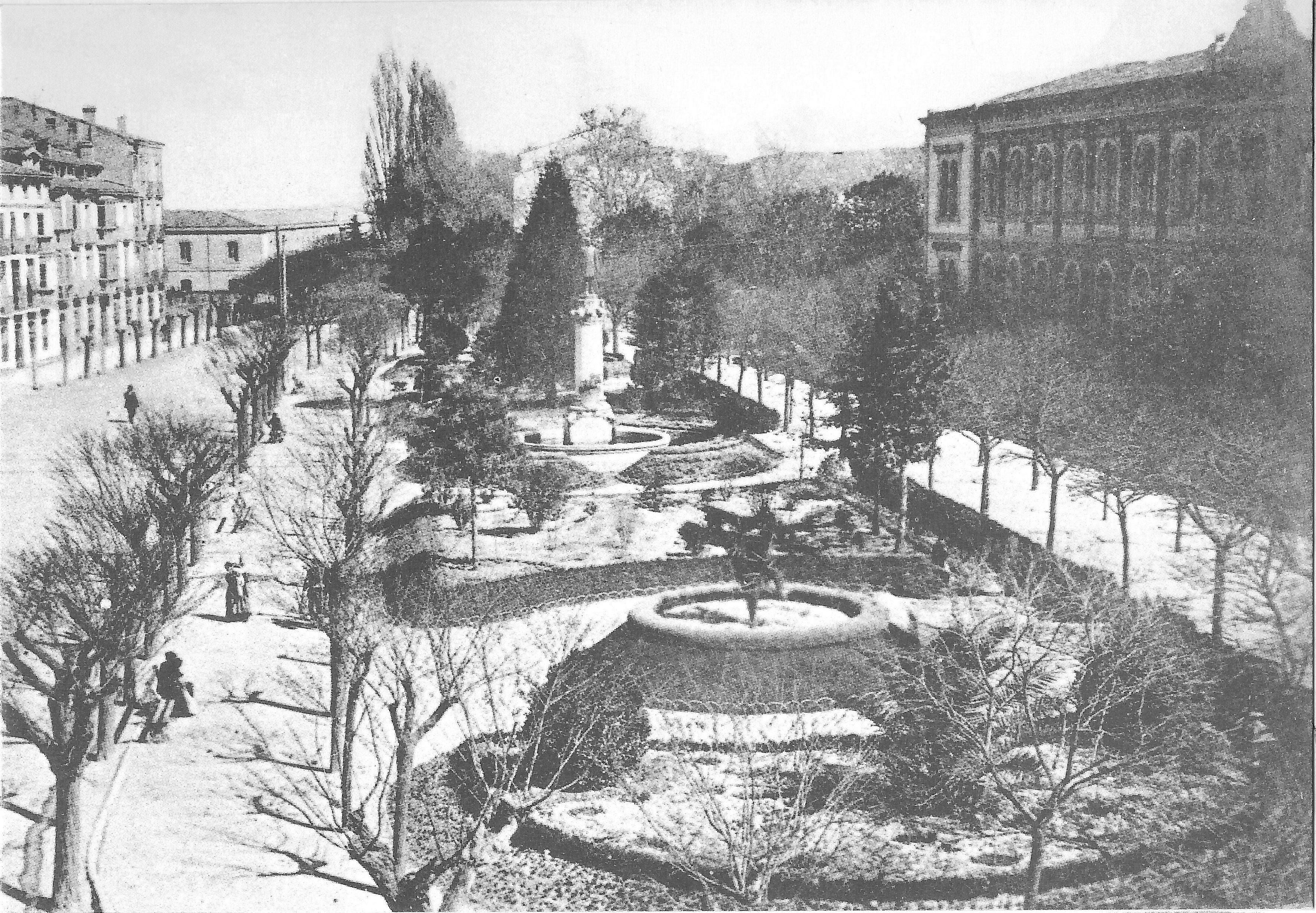 Escultura de Sagasta en su ubicación primigenia