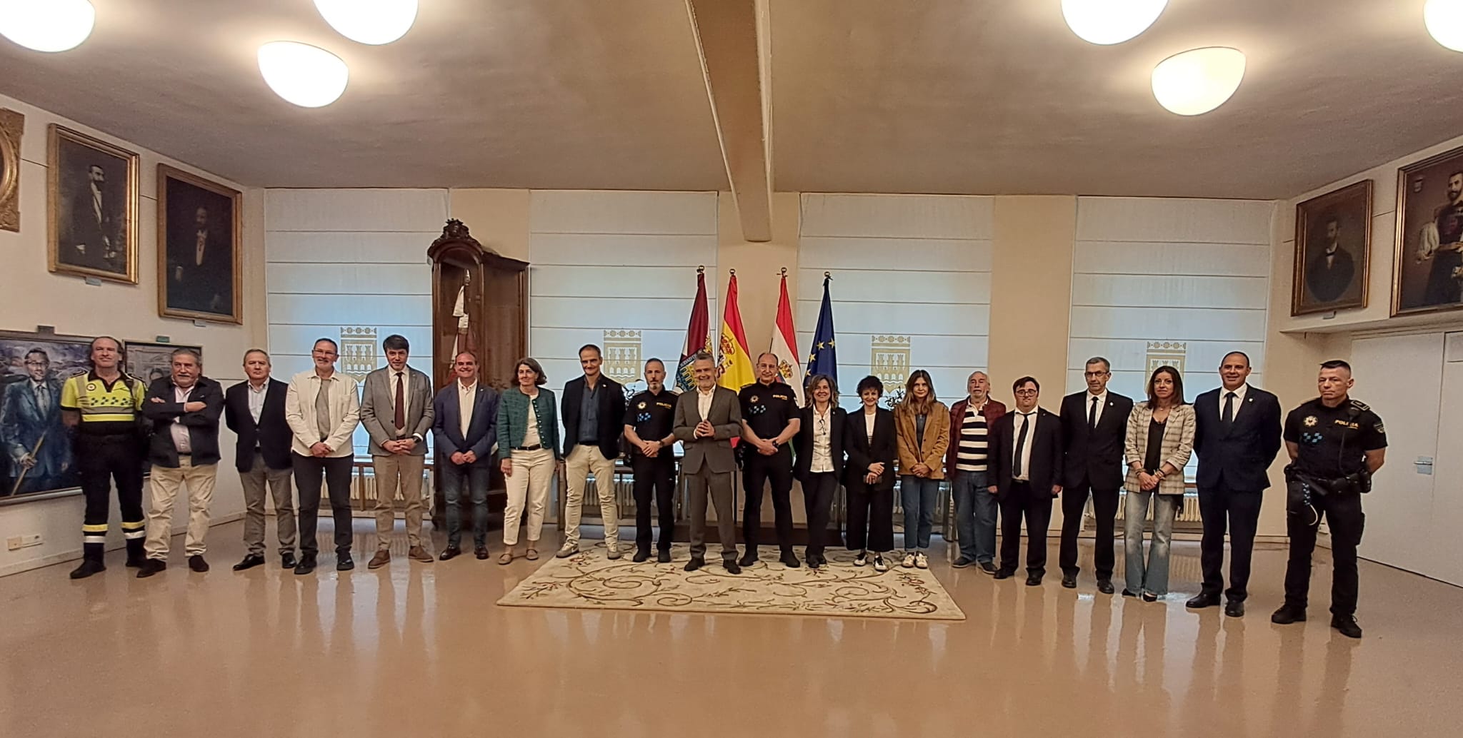 Imagen El Ayuntamiento instaura el 27de abril en Logroño como el día de la Policía Local y los Ordenanzas