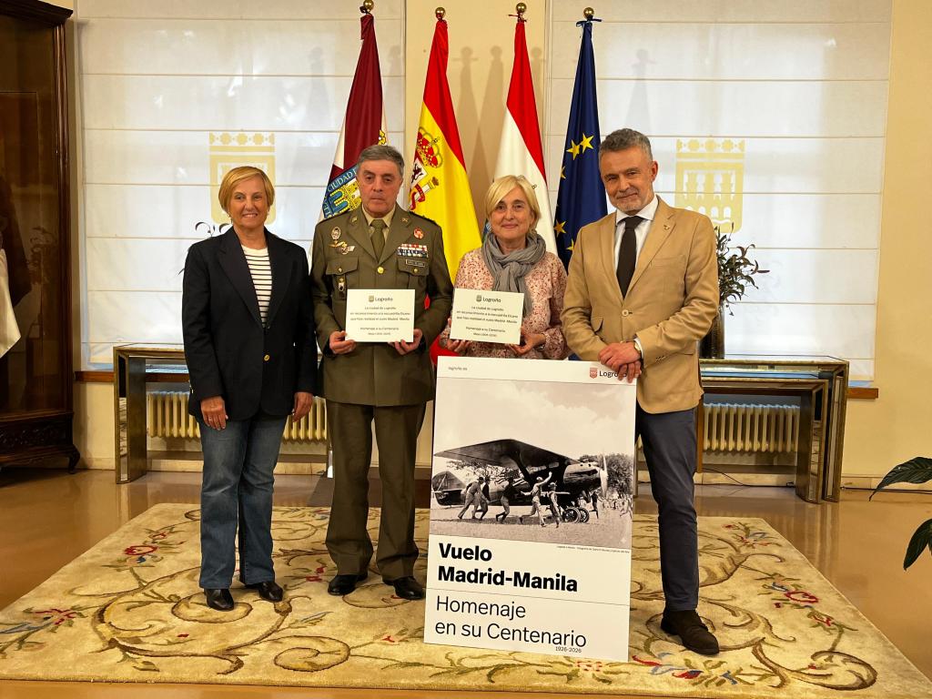 Imagen El Ayuntamiento de Logroño homenajea el centenario del Vuelo Madrid-Manila con la entrega de una placa conmemorativa