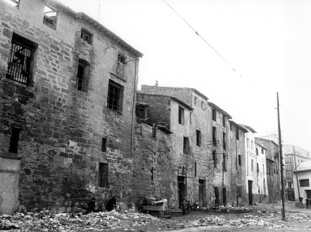 Foto antigua años setenta del siglo XX. Imágenes de la ocupación suburbial de la ribera derecha del Ebro