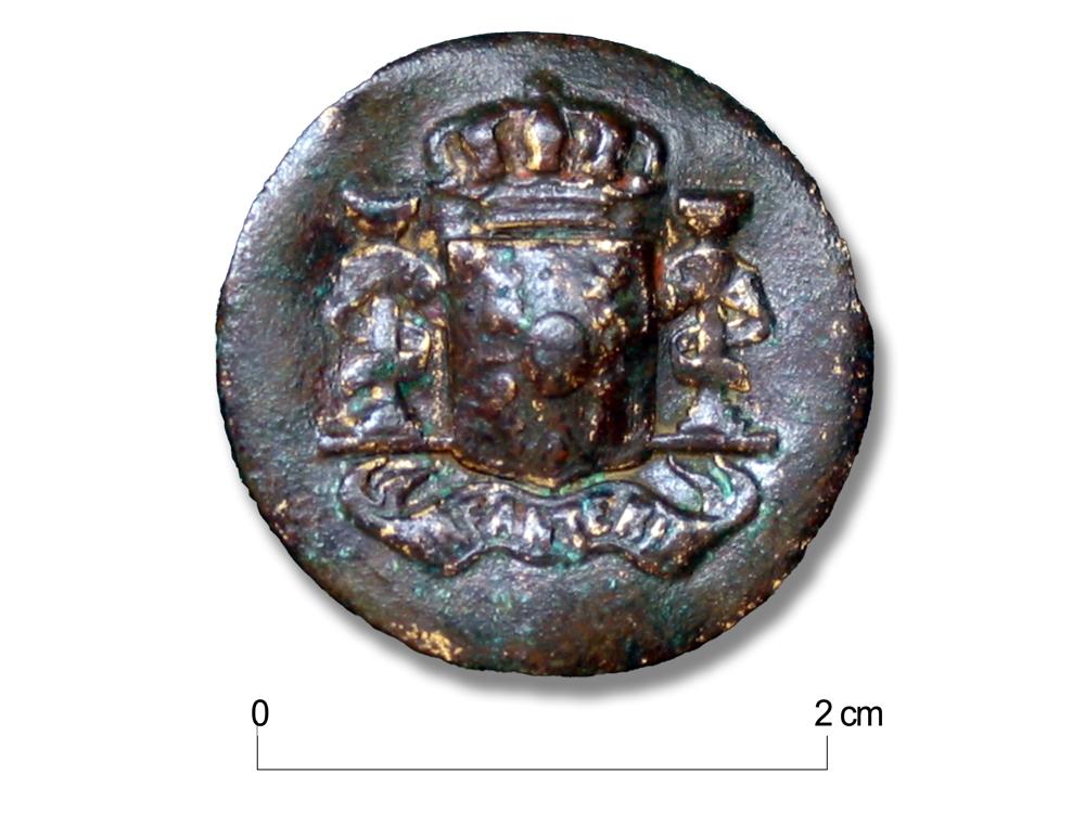 Foto Botón militar de bronce (Escudo de España y una banda inferior con la leyenda 