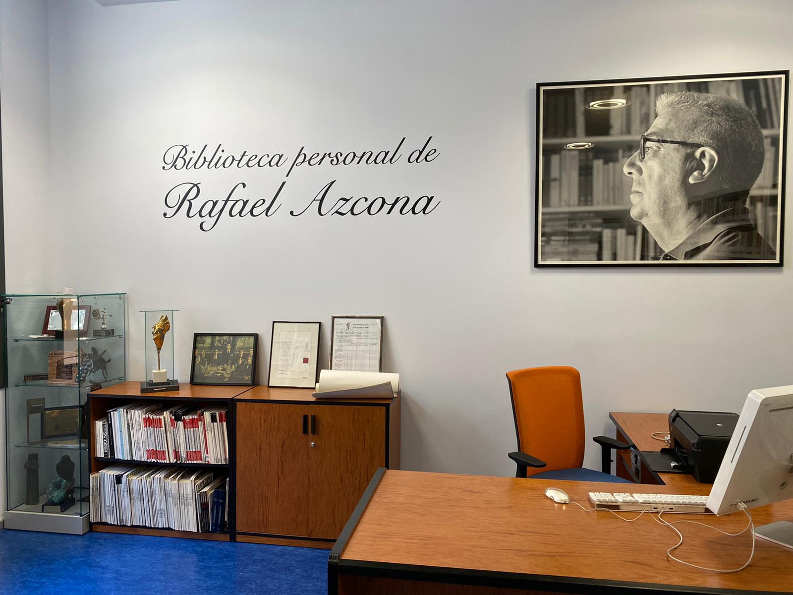 Imagen del escritorio de la Biblioteca personal de Rafael Azcona